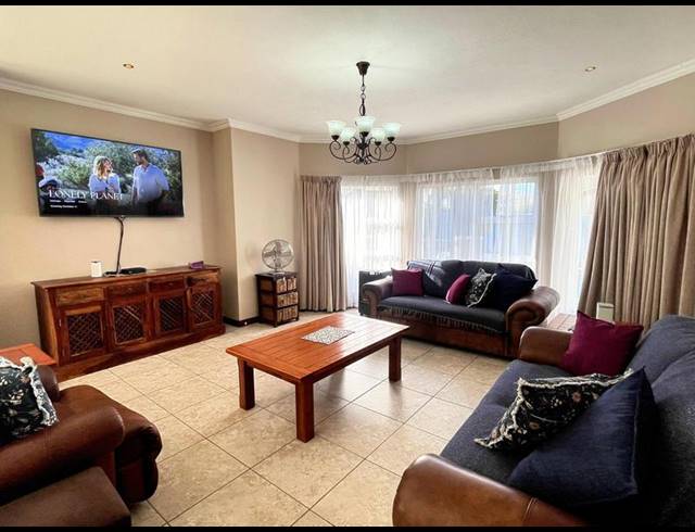 4 BEDROOM HOUSE FOR SALE IN MIDLANDS ESTATE